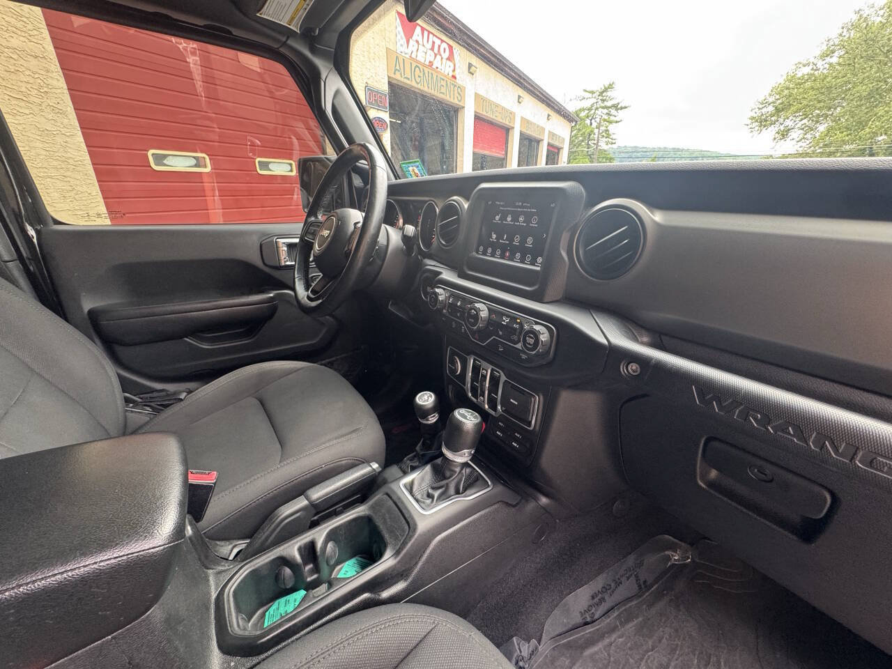 Used 2018 Jeep Wrangler Unlimited Sport S AWD/4WD image 28
