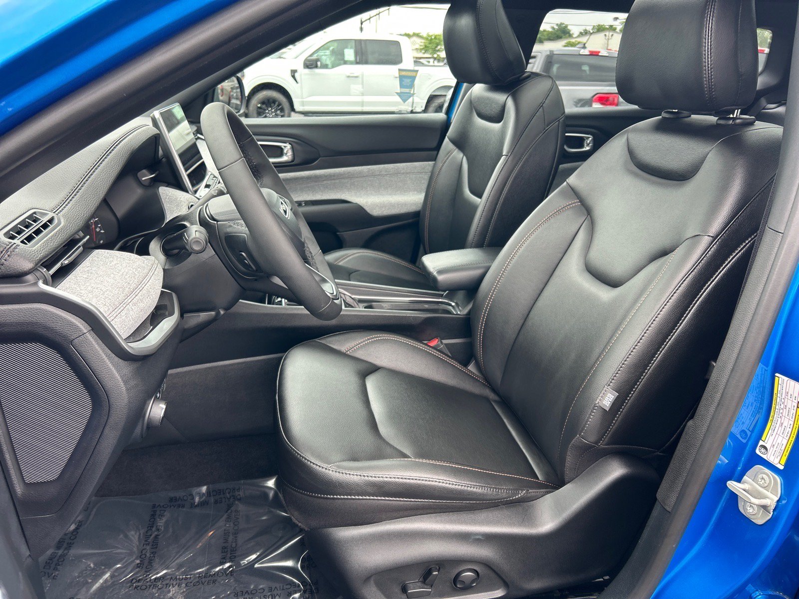 Used 2023 Jeep Compass Latitude w/ Sun and Sound Group AWD/4WD image 8
