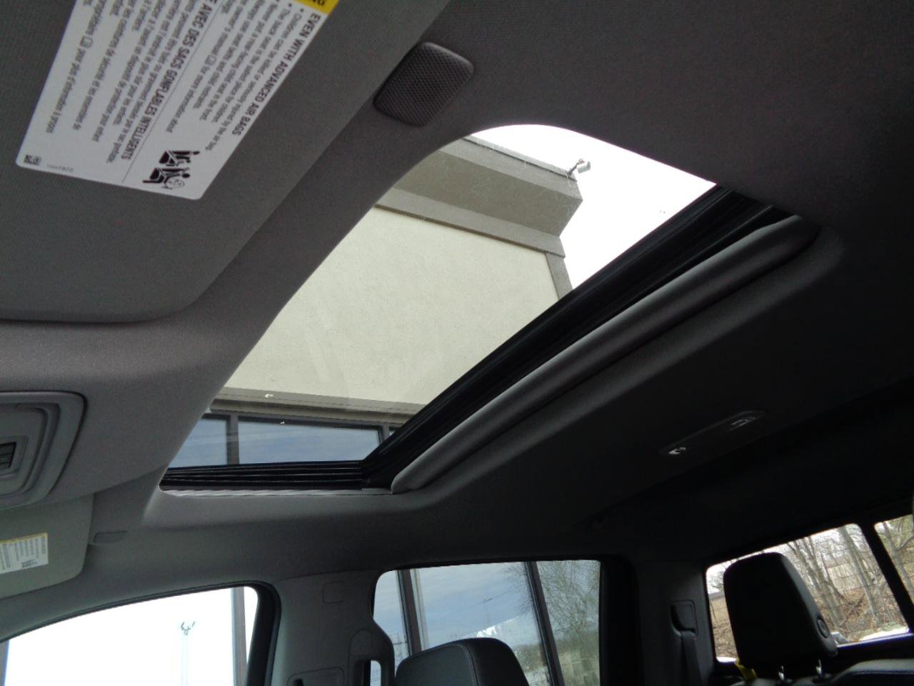 Used 2022 Chevrolet Silverado 1500 LTZ w/ LTZ Premium Package image 16