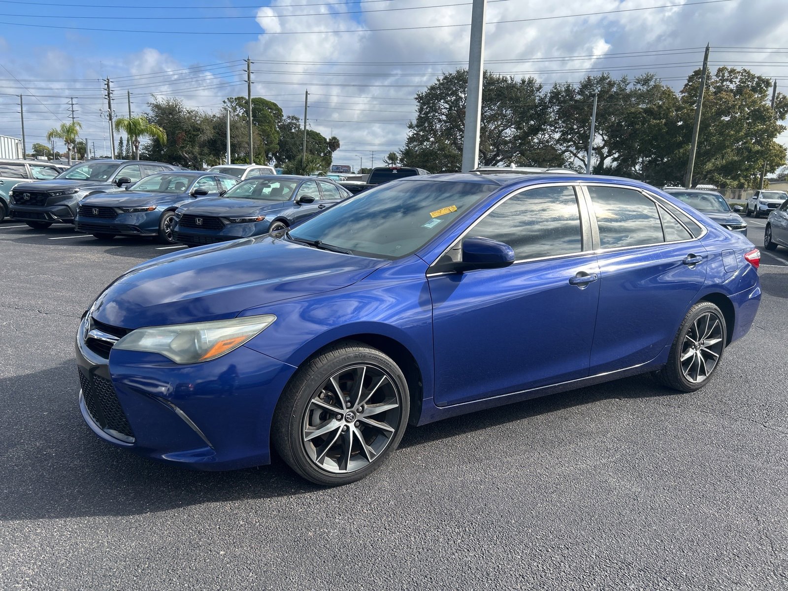 Used 2016 Toyota Camry XSE image 3