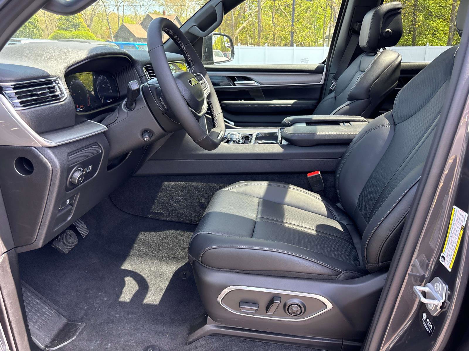 New 2025 Jeep Wagoneer 4WD w/ Convenience Group I image 12