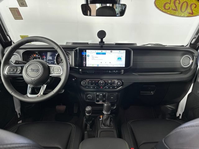 Used 2025 Jeep Wrangler Unlimited Sahara AWD/4WD image 5