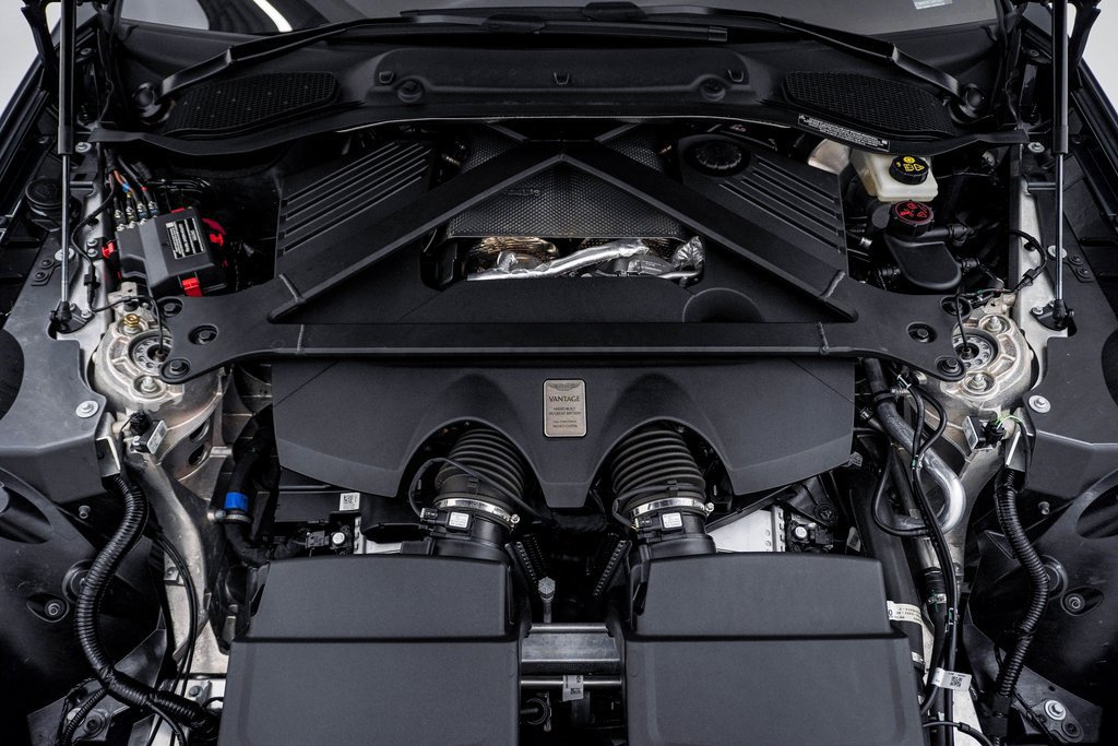 Used 2026 Aston Martin V8 Vantage Coupe RWD image 34