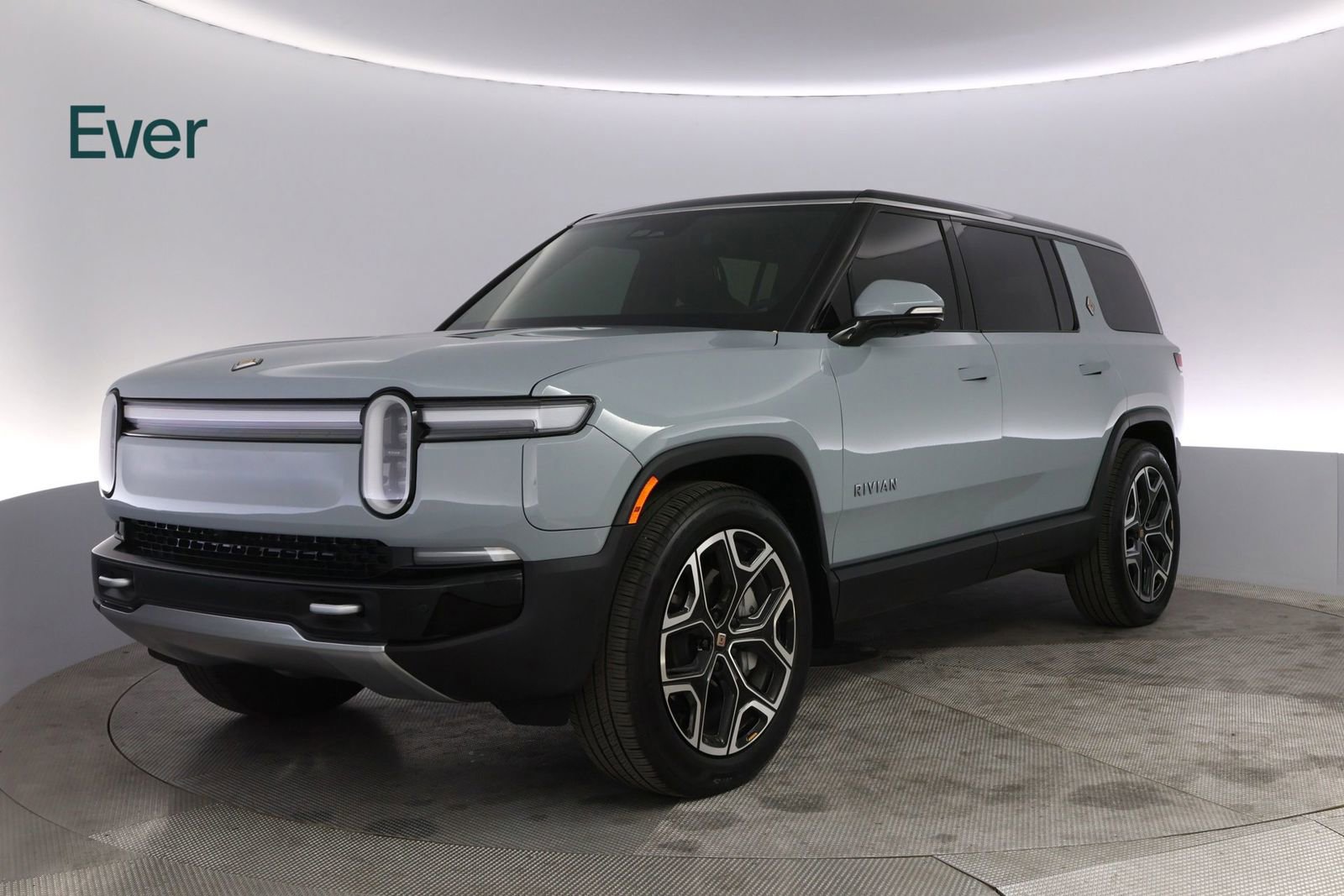 Used 2025 Rivian R1S Adventure image 2