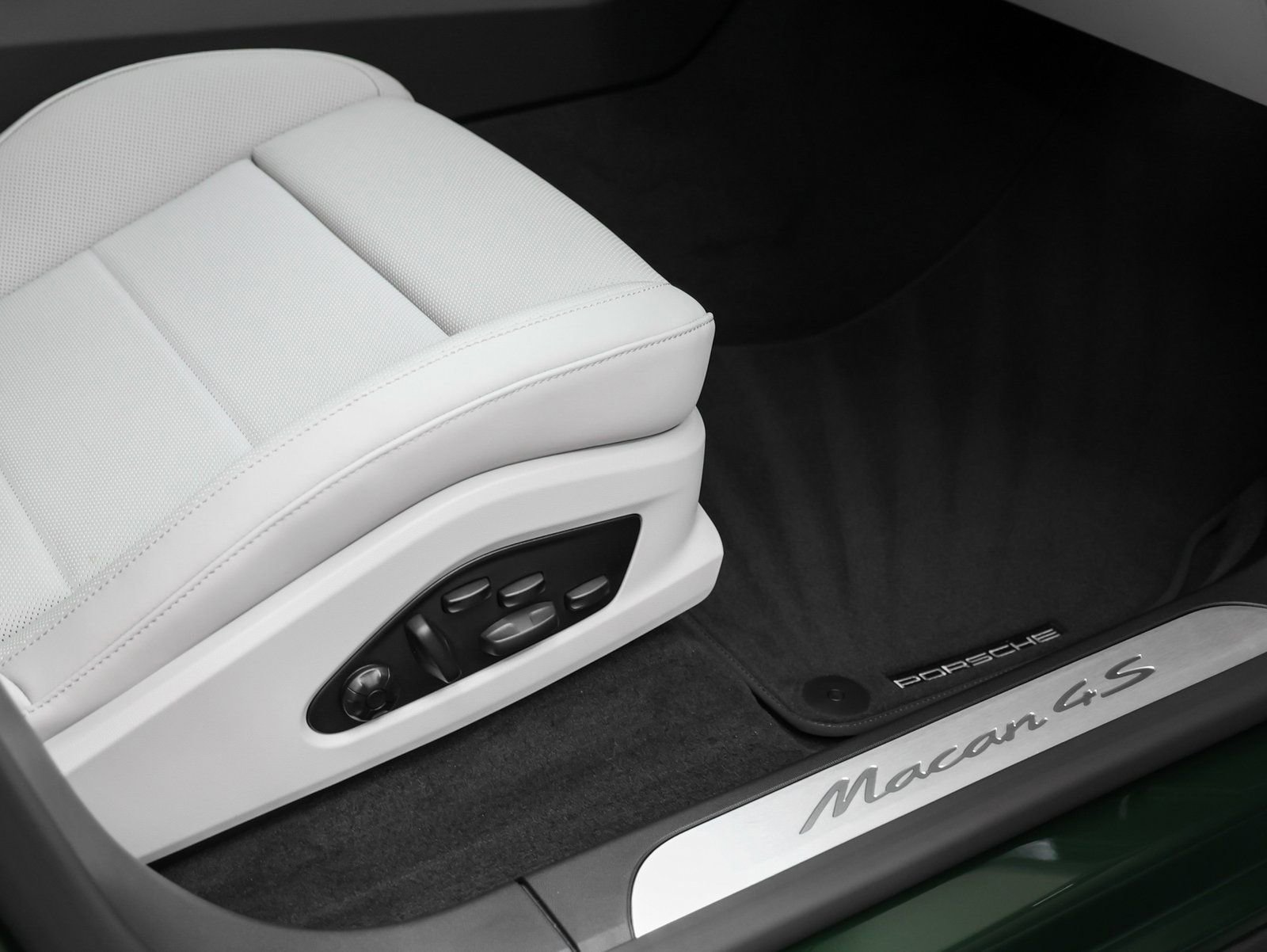 New 2025 Porsche Macan 4S Electric image 21