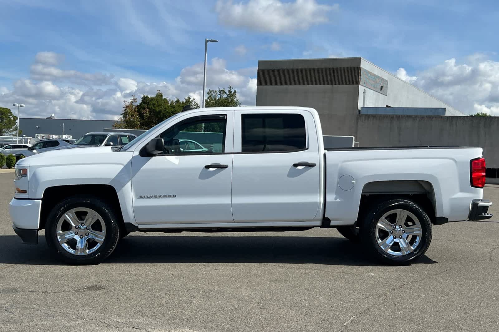Used 2018 Chevrolet Silverado 1500 Custom w/ Trailering Package RWD image 9