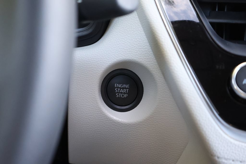 Used 2026 Toyota Corolla Cross LE FWD image 25