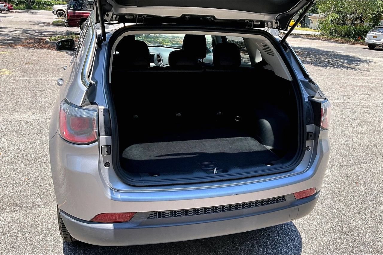 Used 2019 Jeep Compass Latitude w/ Popular Equipment Group FWD image 34