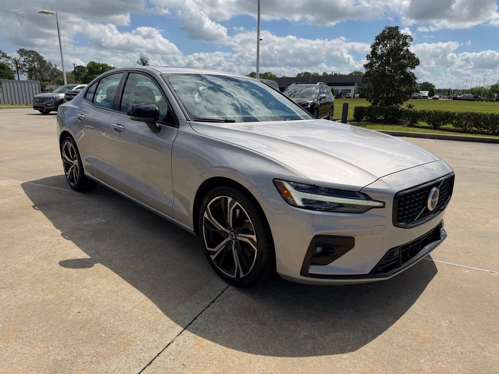 Used 2025 Volvo S60 B5 Core image 7
