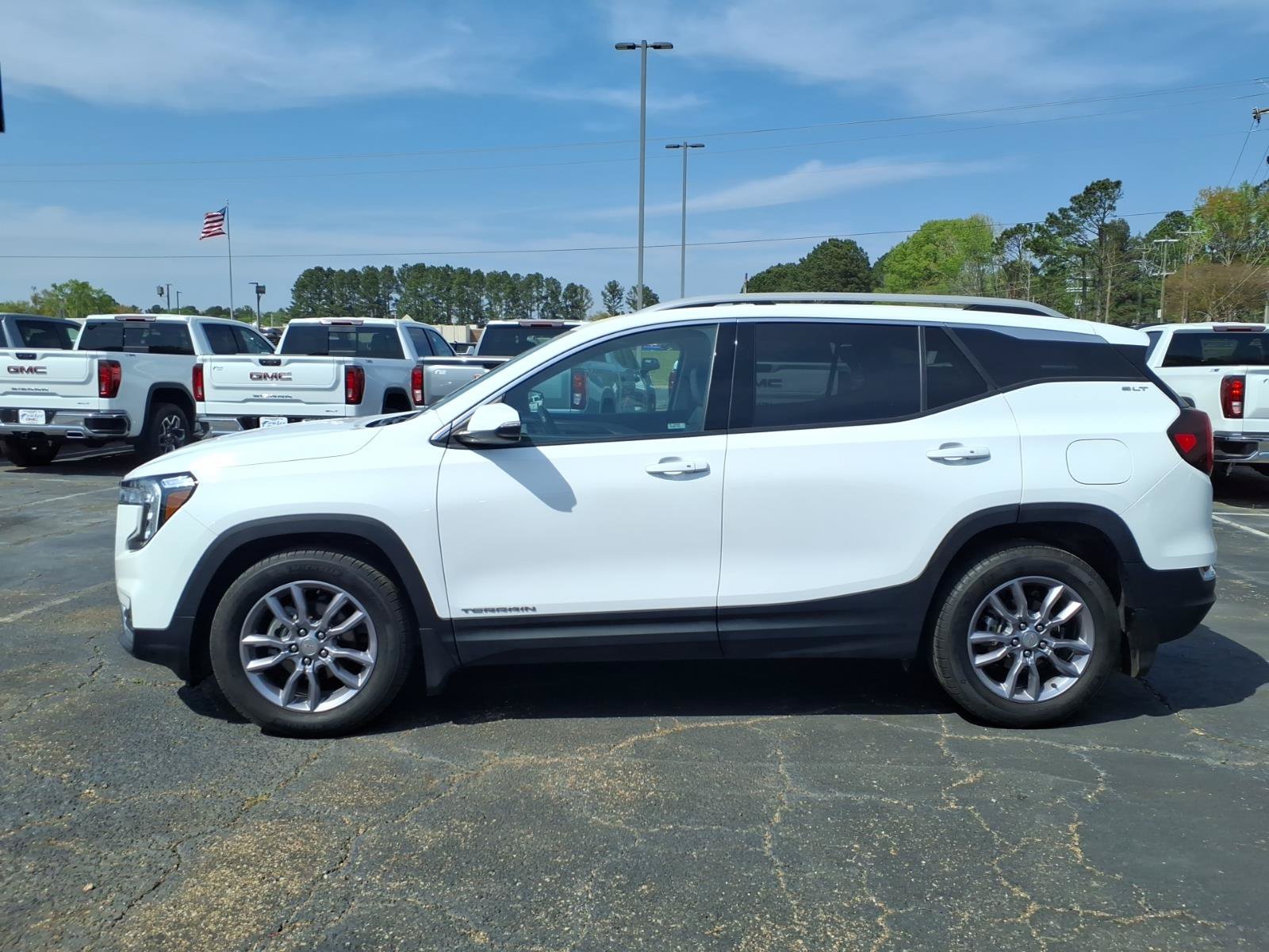 Used 2023 GMC Terrain SLT
