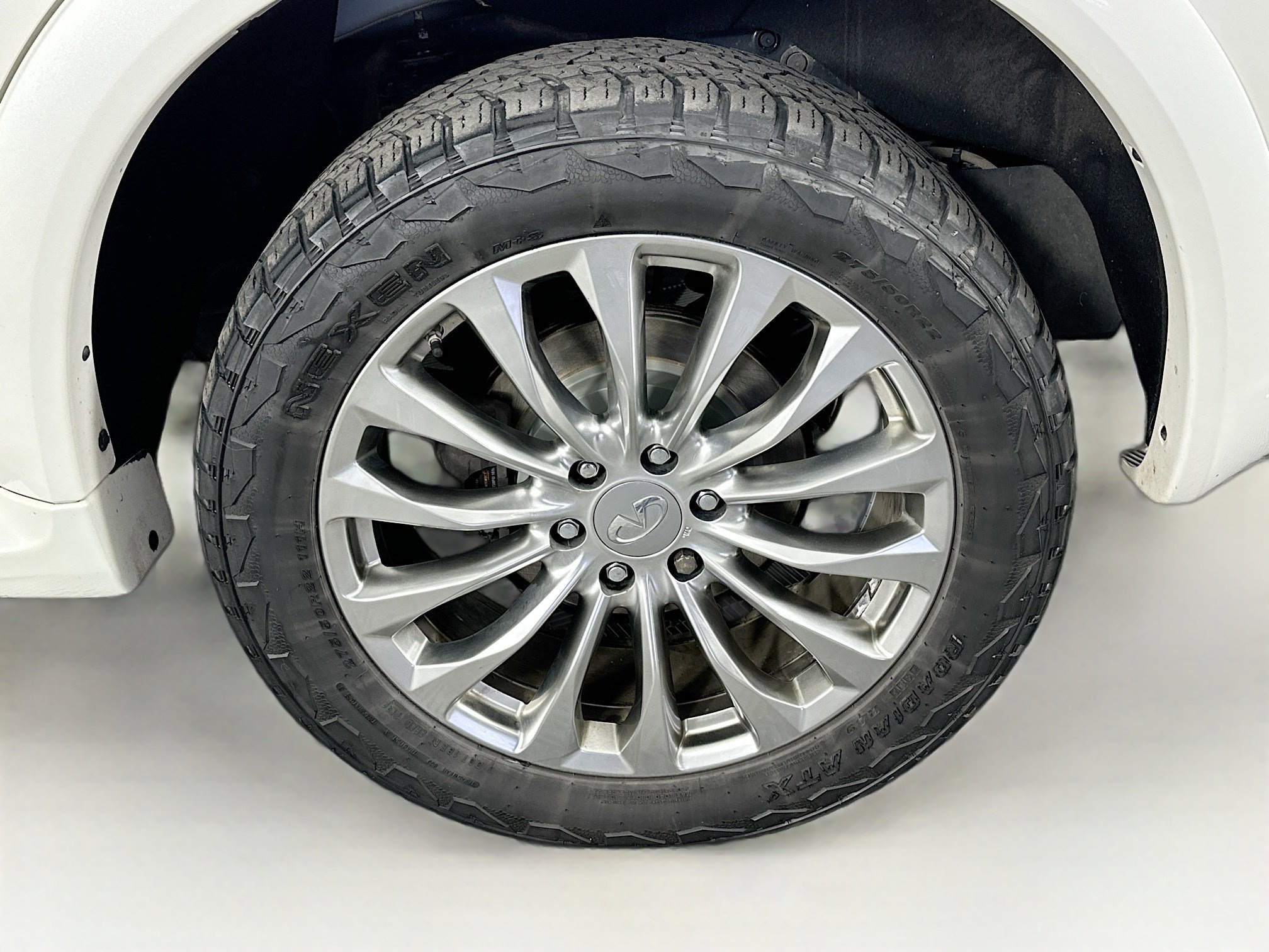 Used 2017 INFINITI QX80 2WD w/ Driver Assistance Package image 11