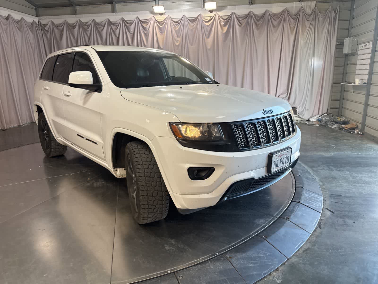 Used 2015 Jeep Grand Cherokee Altitude RWD image 3