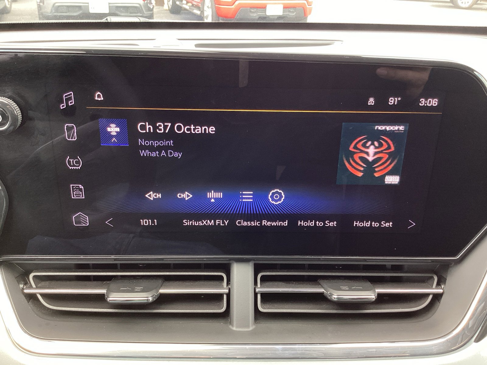 Used 2025 Chevrolet Trax LT FWD image 20