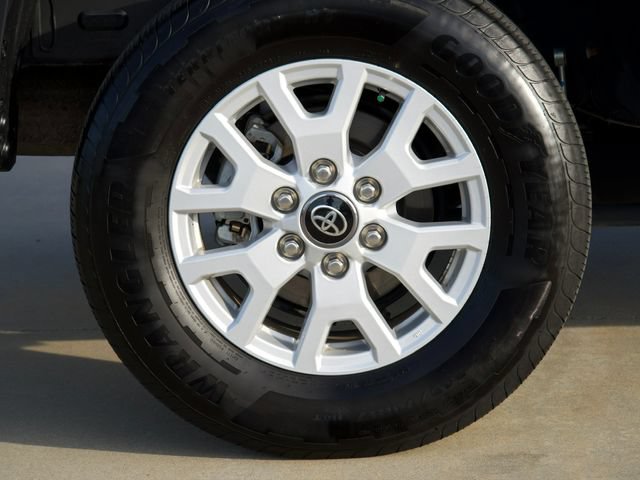 Used 2025 Toyota Tacoma SR5 AWD/4WD image 10