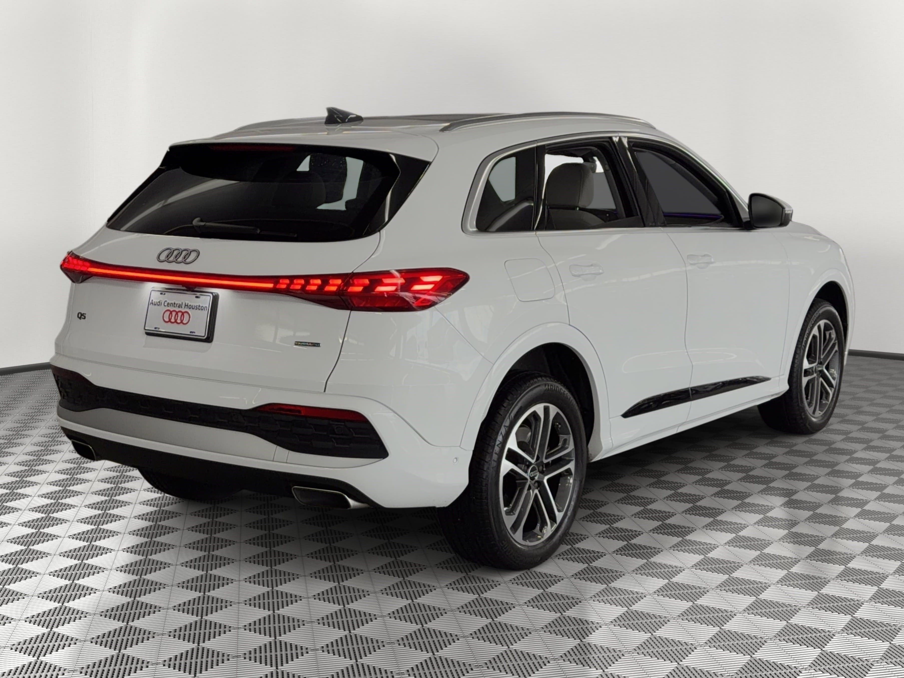 Used 2025 Audi Q5 Premium w/ Premium Plus AWD/4WD image 9