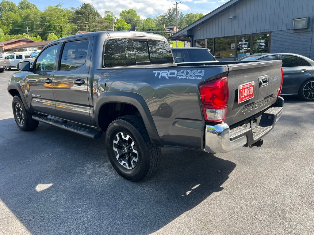 Used 2017 Toyota Tacoma TRD Off-Road image 25