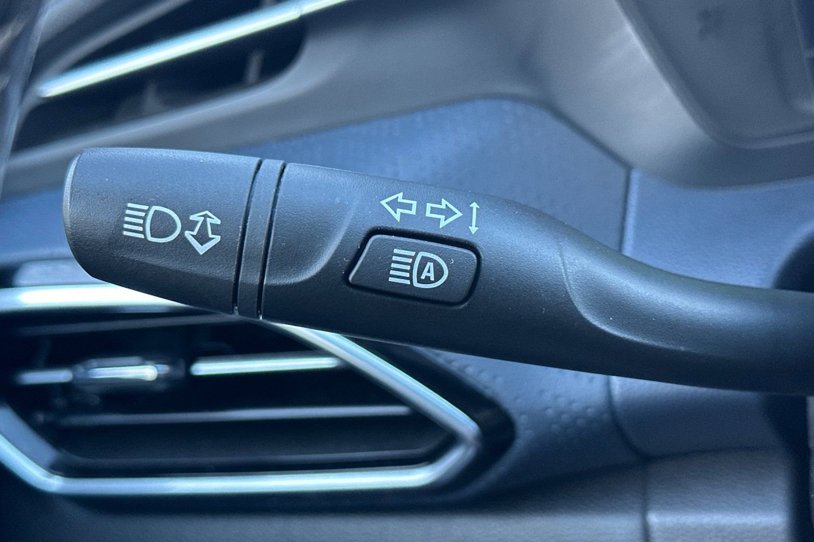 Used 2022 Chevrolet Bolt EUV Premier w/ Super Cruise Package image 36