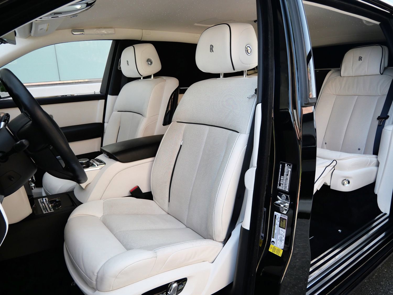 Certified 2022 Rolls-Royce Phantom Extended Wheelbase w/ The Phantom Package RWD image 27