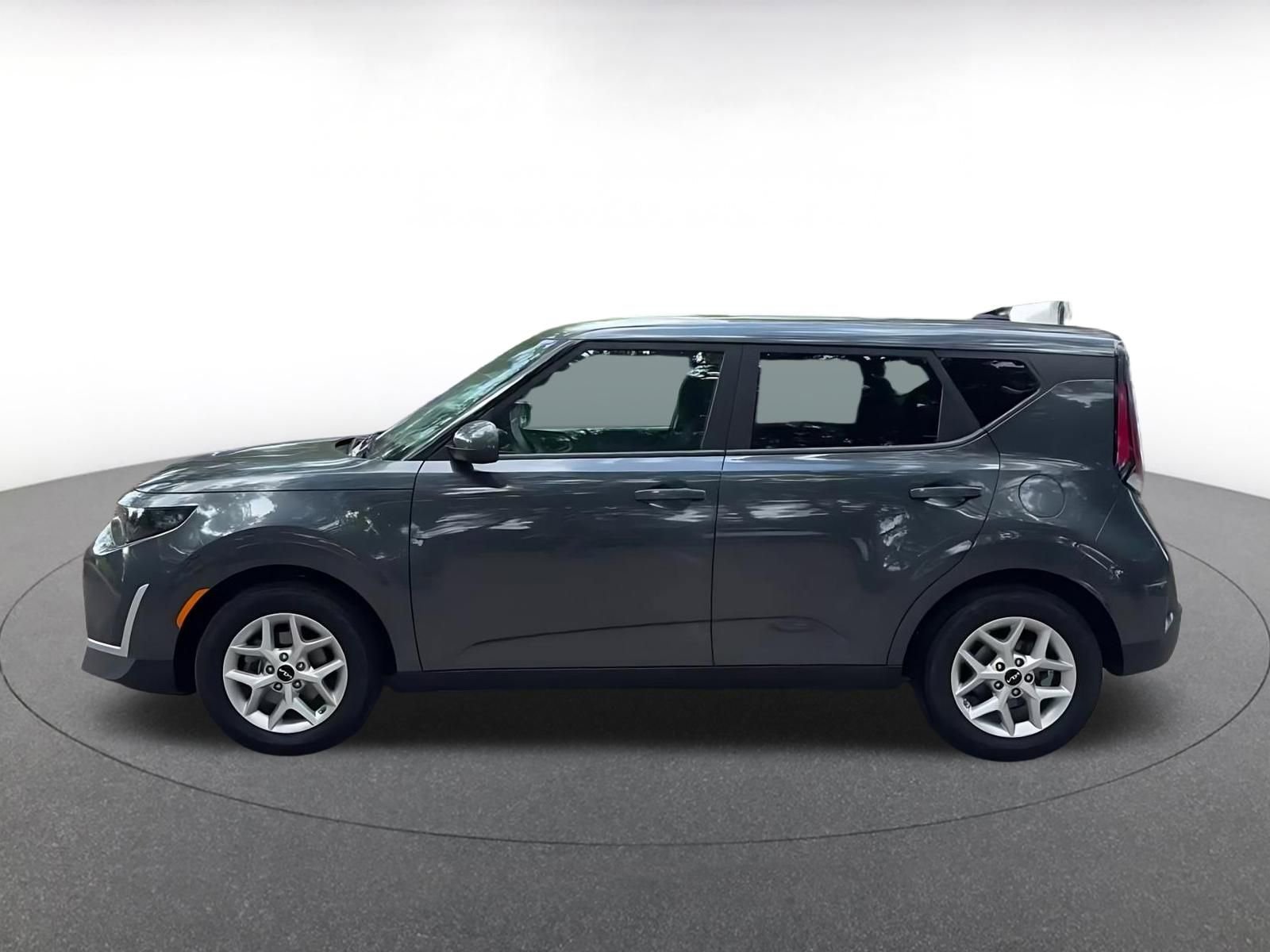 Used 2025 Kia Soul LX w/ LX Technology Package FWD image 10