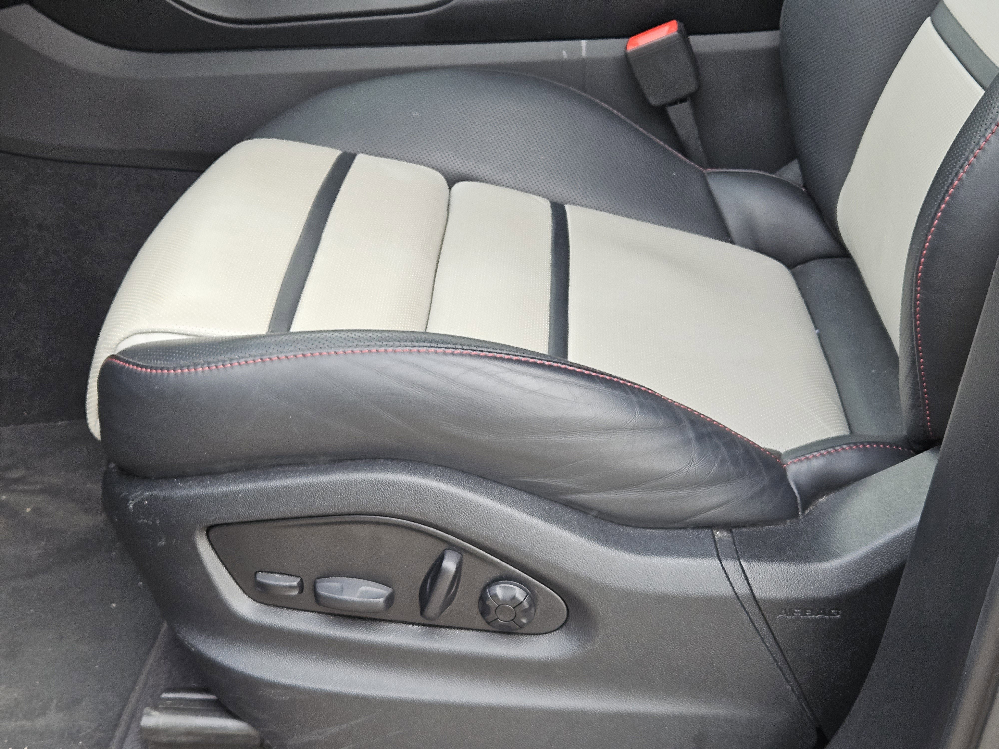 Certified 2025 Porsche Cayenne S image 23