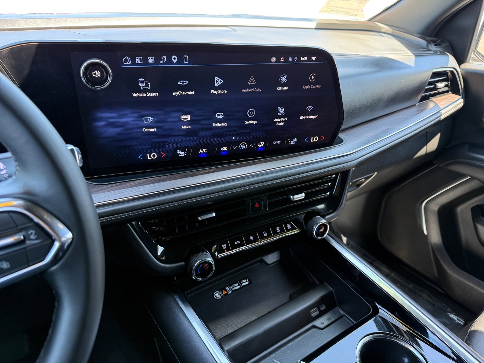 Used 2025 Chevrolet Suburban Z71 AWD/4WD image 12