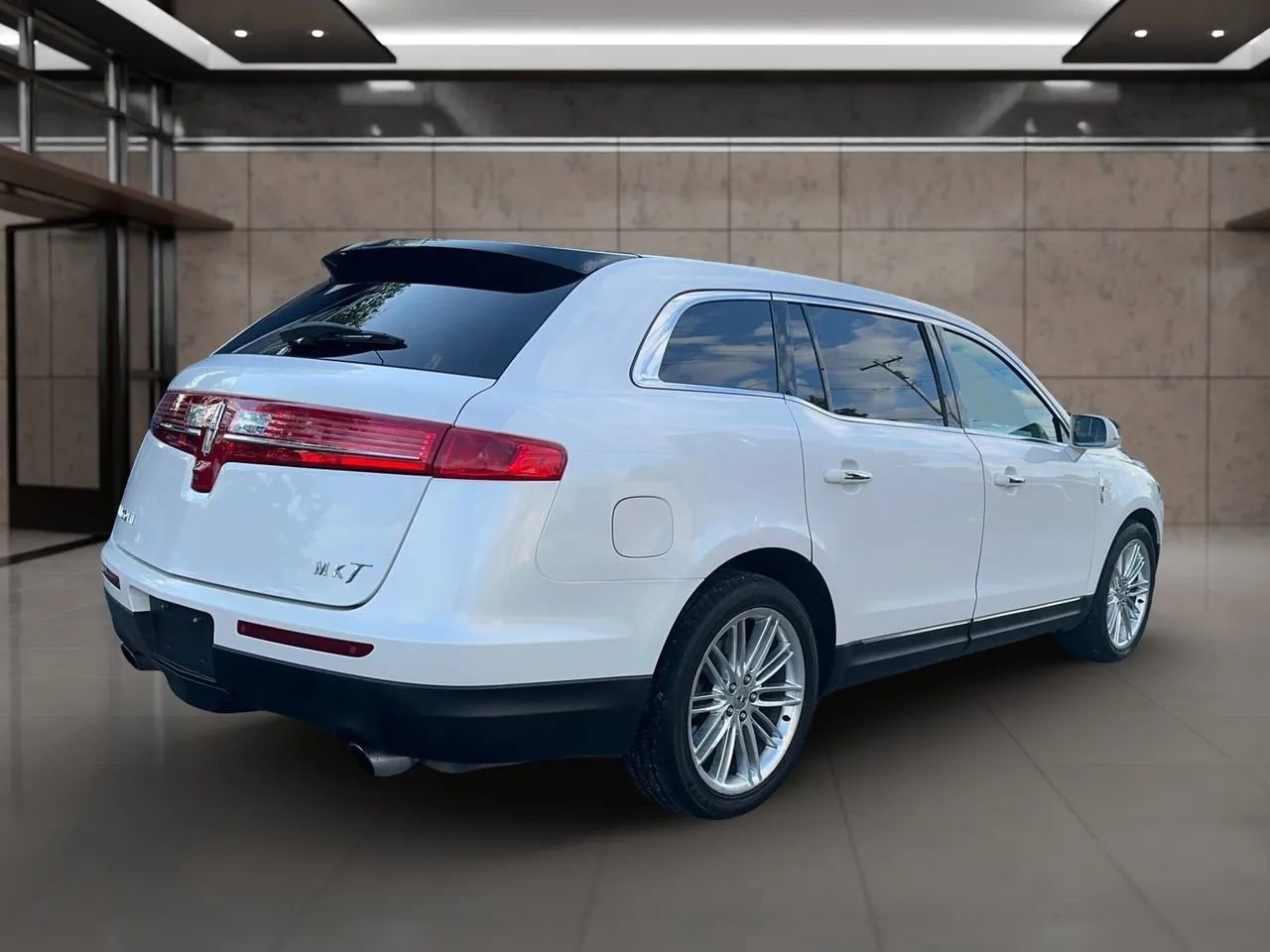 Used 2018 Lincoln MKT AWD w/ Technology Package image 6