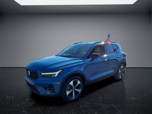 Used 2023 Volvo XC40 B4 Ultimate FWD image 8