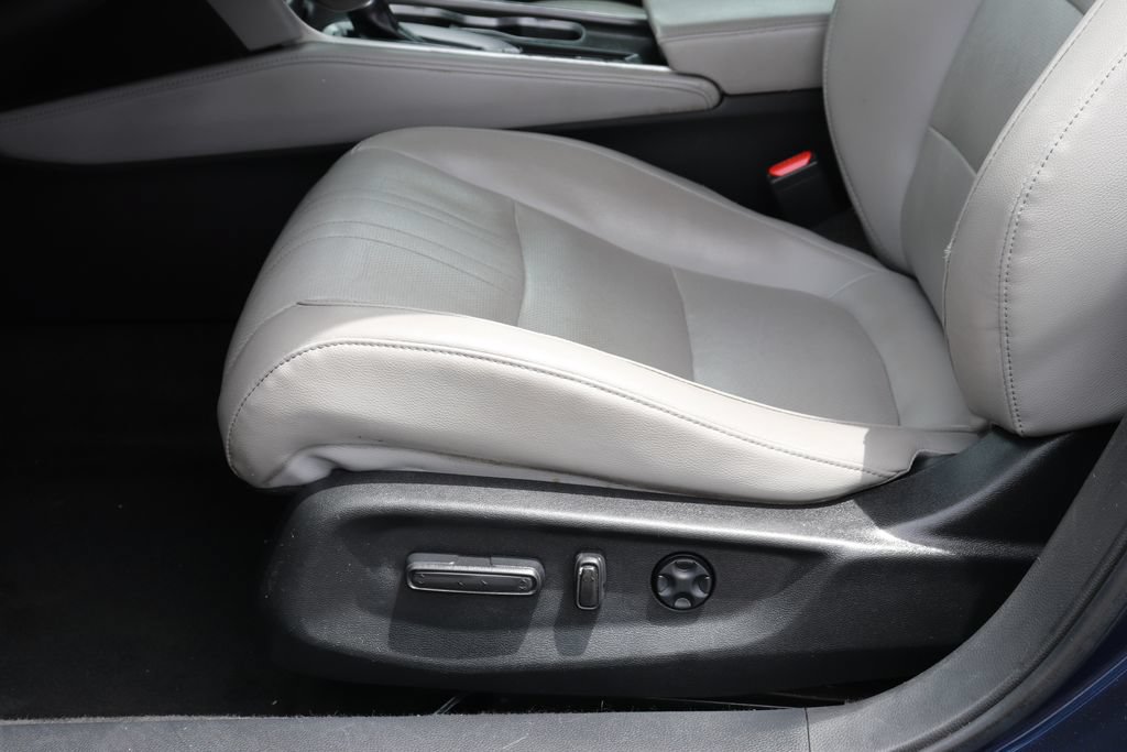 Used 2018 Honda Accord Touring image 10
