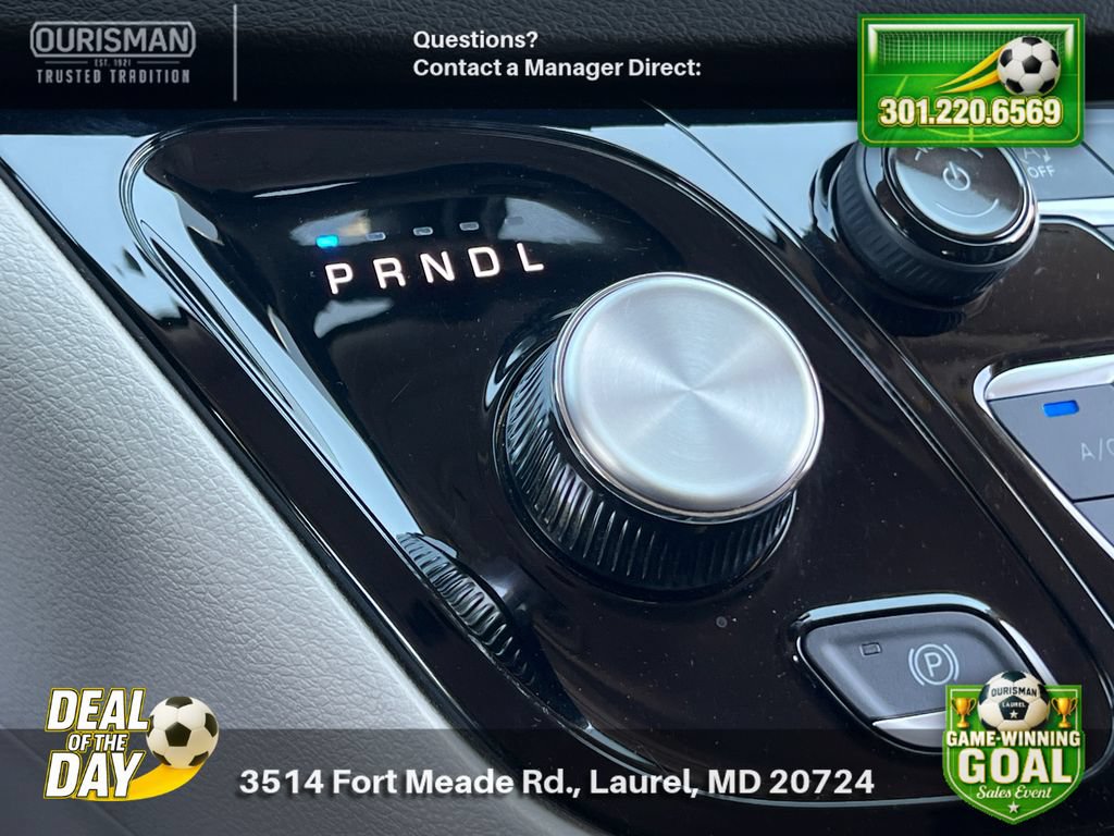 Used 2024 Chrysler Pacifica Touring-L FWD image 16