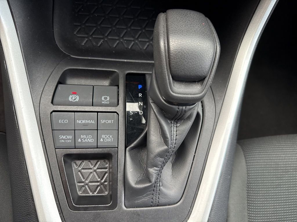 Used 2024 Toyota RAV4 LE image 23