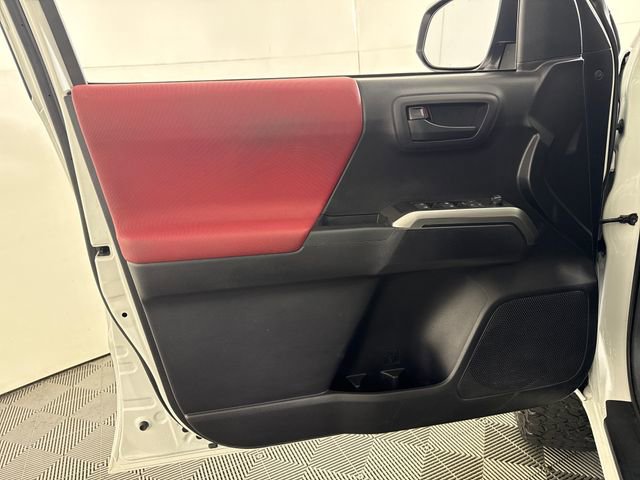 Used 2020 Toyota Tacoma SR5 AWD/4WD image 26