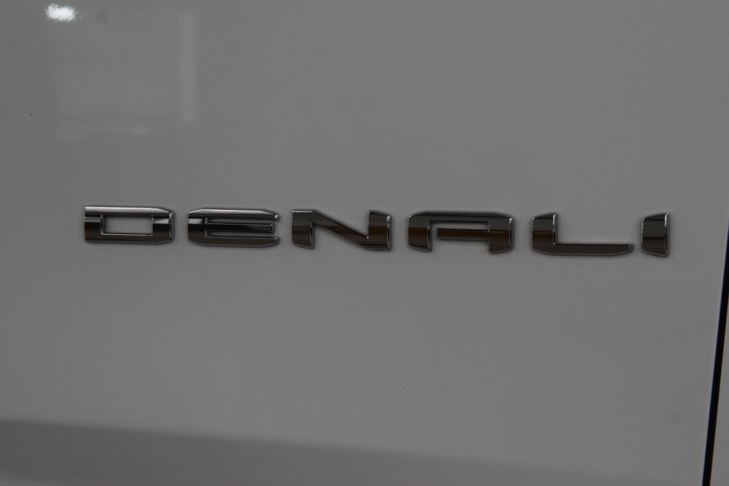 Used 2024 GMC Yukon XL Denali AWD/4WD image 17