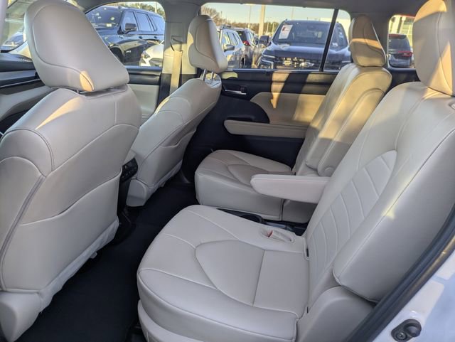 Used 2023 Toyota Highlander XLE image 28