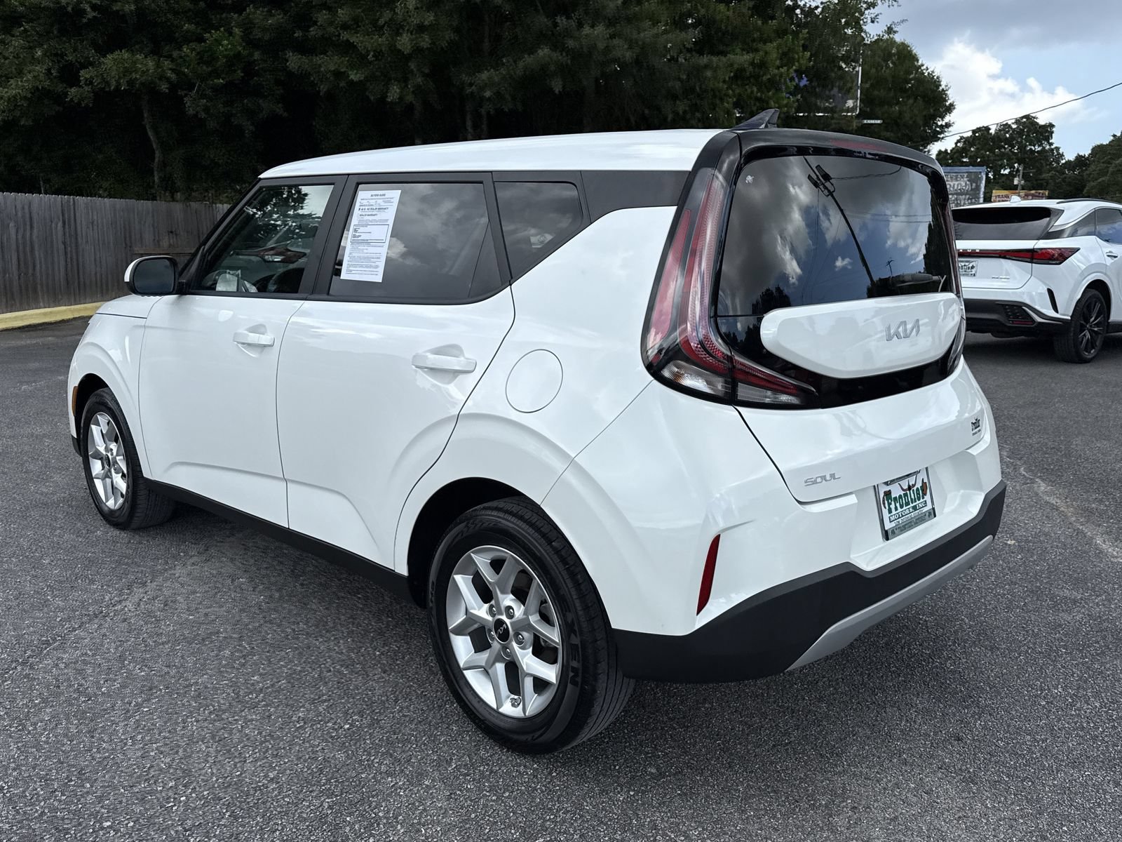Used 2023 Kia Soul LX w/ LX Technology Package FWD image 3