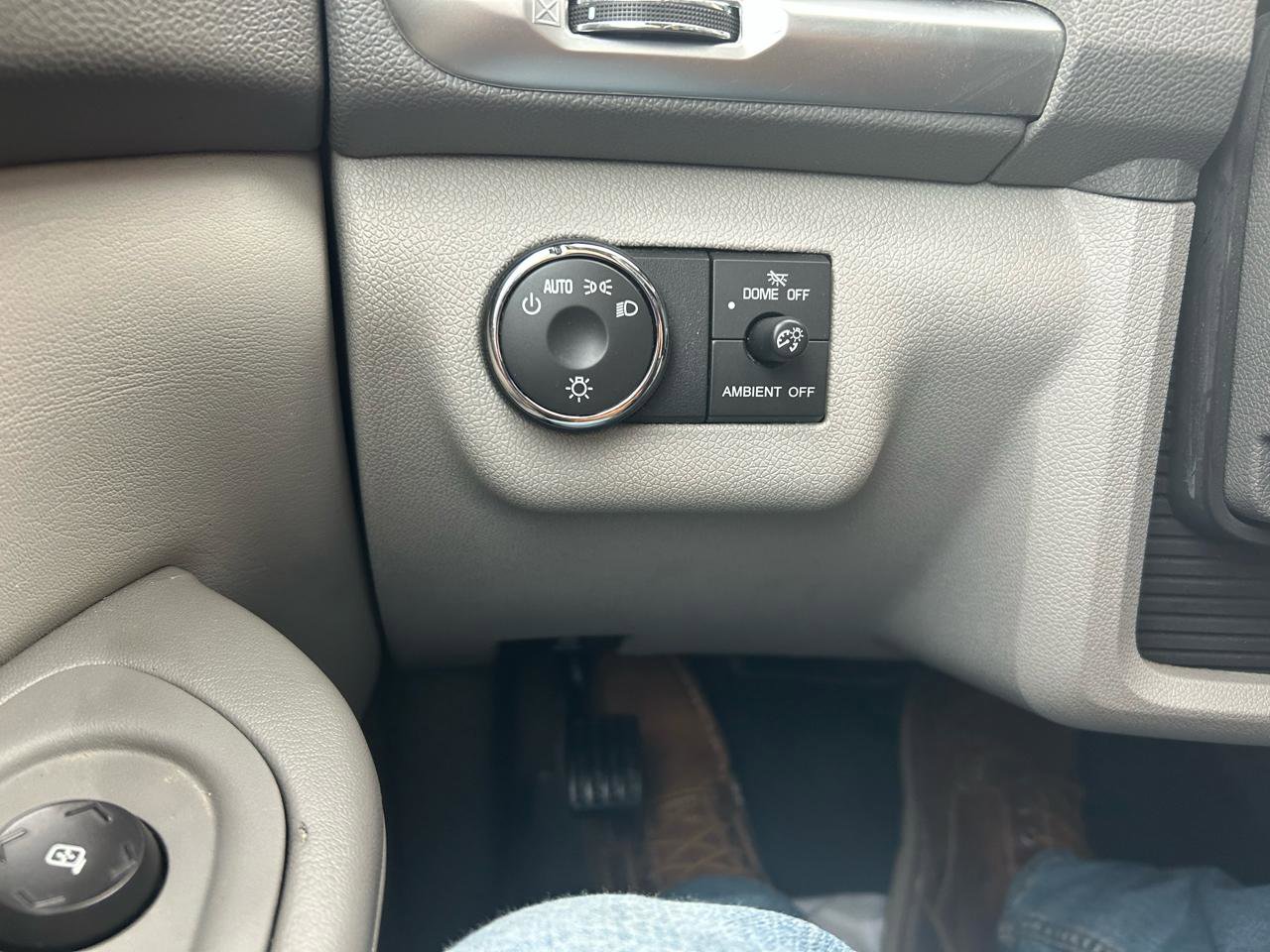 Used 2015 GMC Acadia SLE FWD image 27