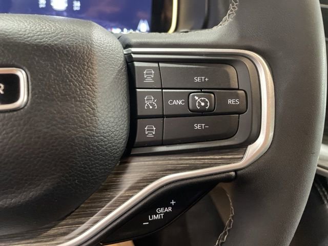 Used 2024 Jeep Wagoneer L Series II w/ Flexible Seating Group image 20