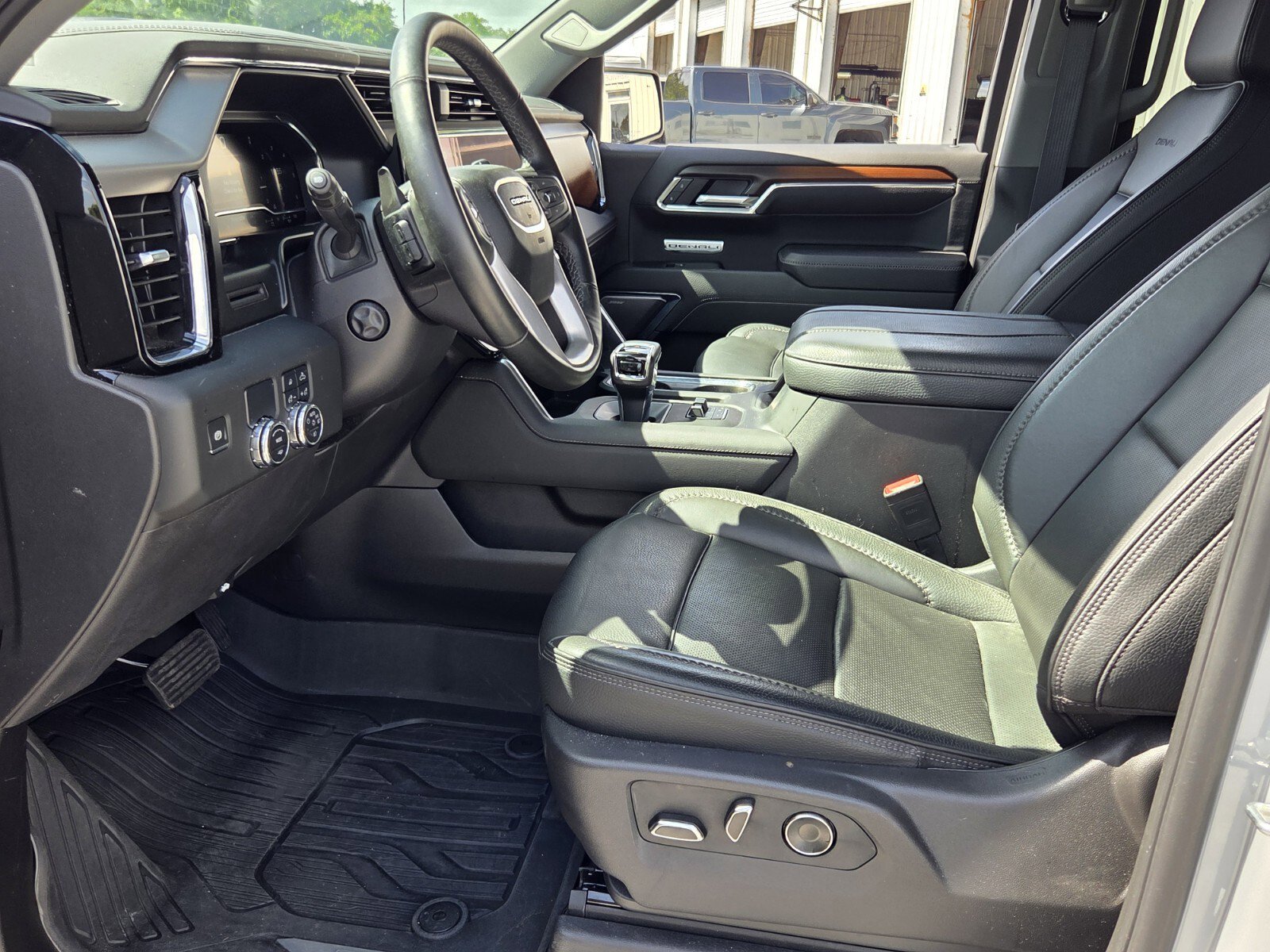 Used 2025 GMC Sierra 1500 Denali RWD image 9