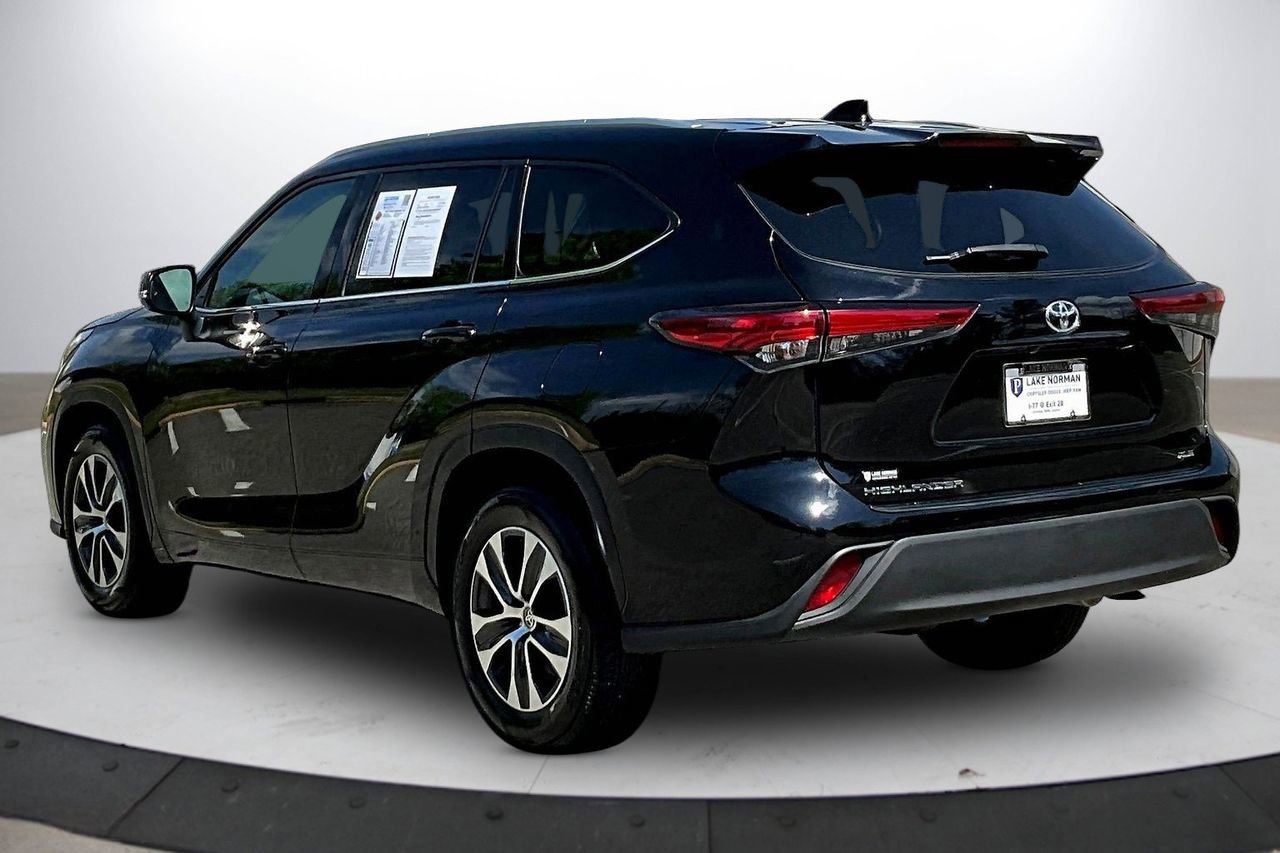 Used 2022 Toyota Highlander XLE image 7