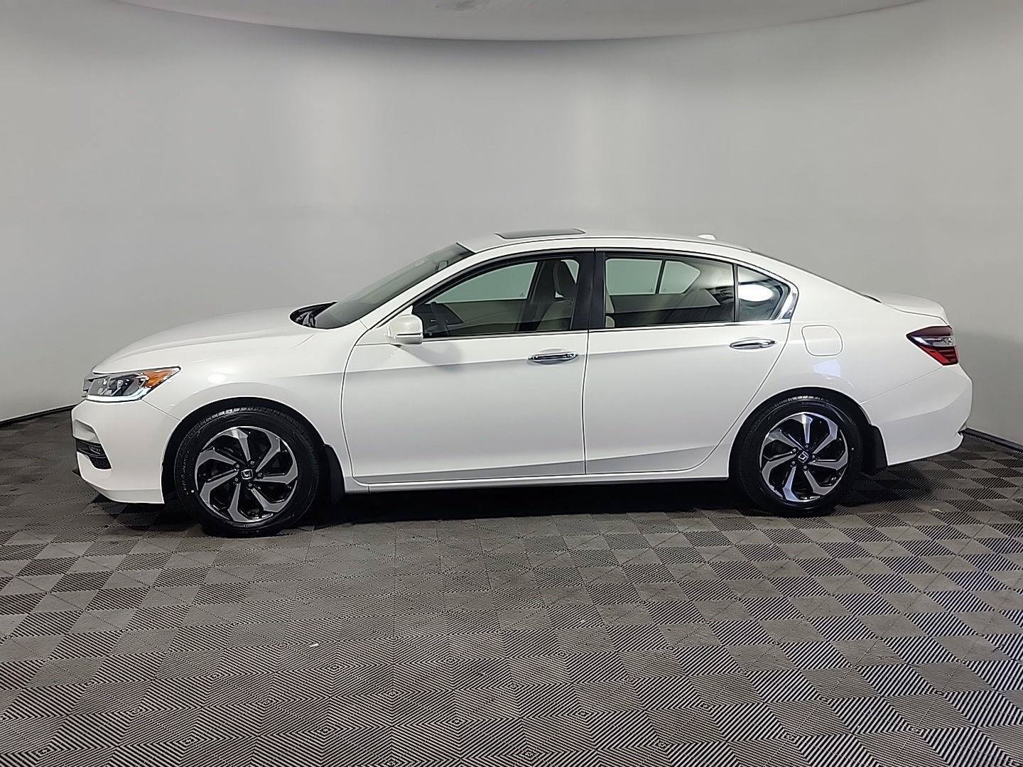 Certified 2017 Honda Accord EX image 10