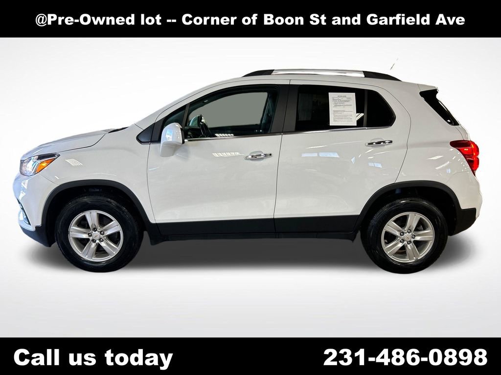 Used 2019 Chevrolet Trax LT w/ LT Convenience Package AWD/4WD image 2