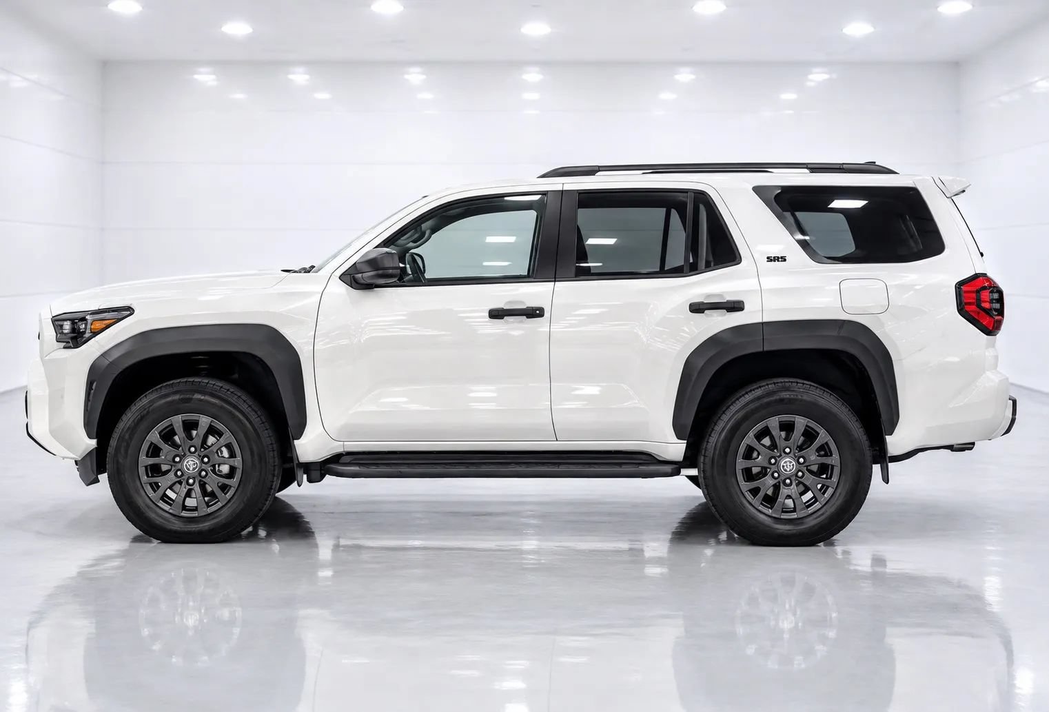 Used 2025 Toyota 4Runner SR5 AWD/4WD image 2