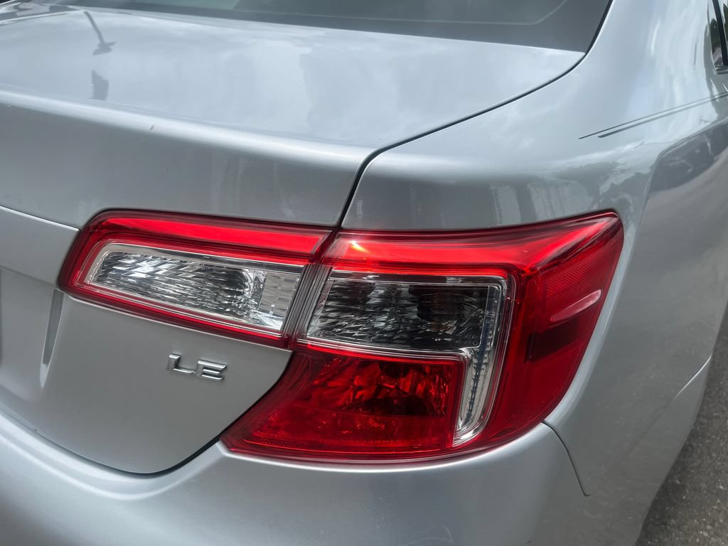Used 2012 Toyota Camry LE FWD image 43