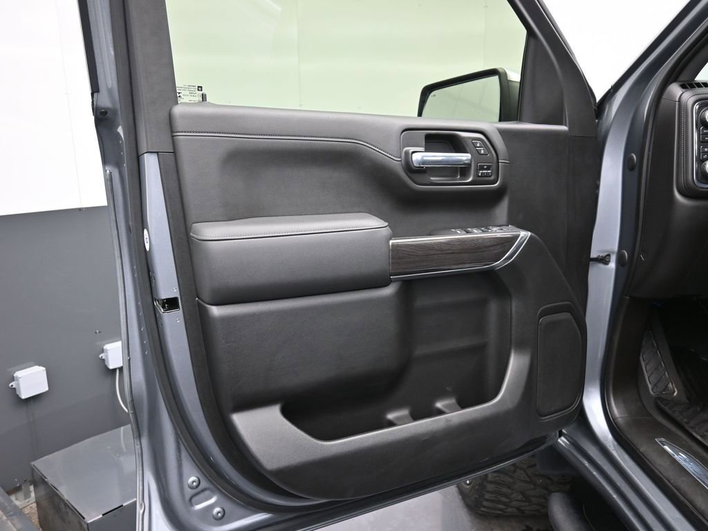 Used 2021 Chevrolet Silverado 1500 LTZ image 3