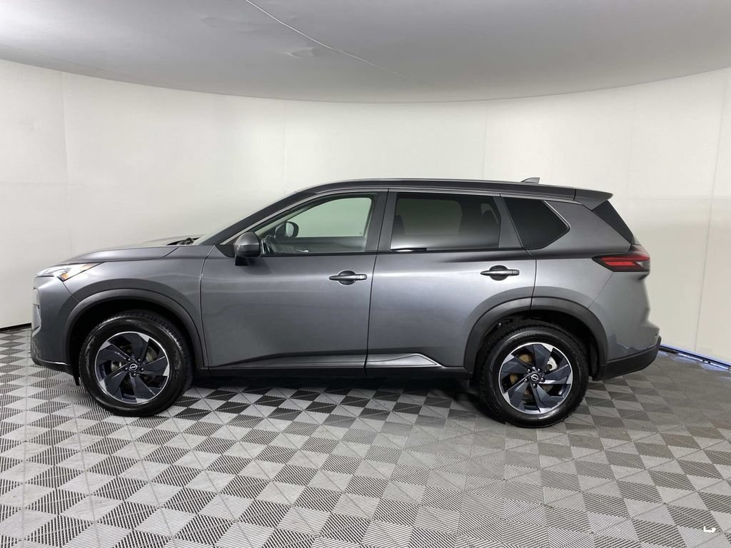 Used 2024 Nissan Rogue SV AWD/4WD image 5