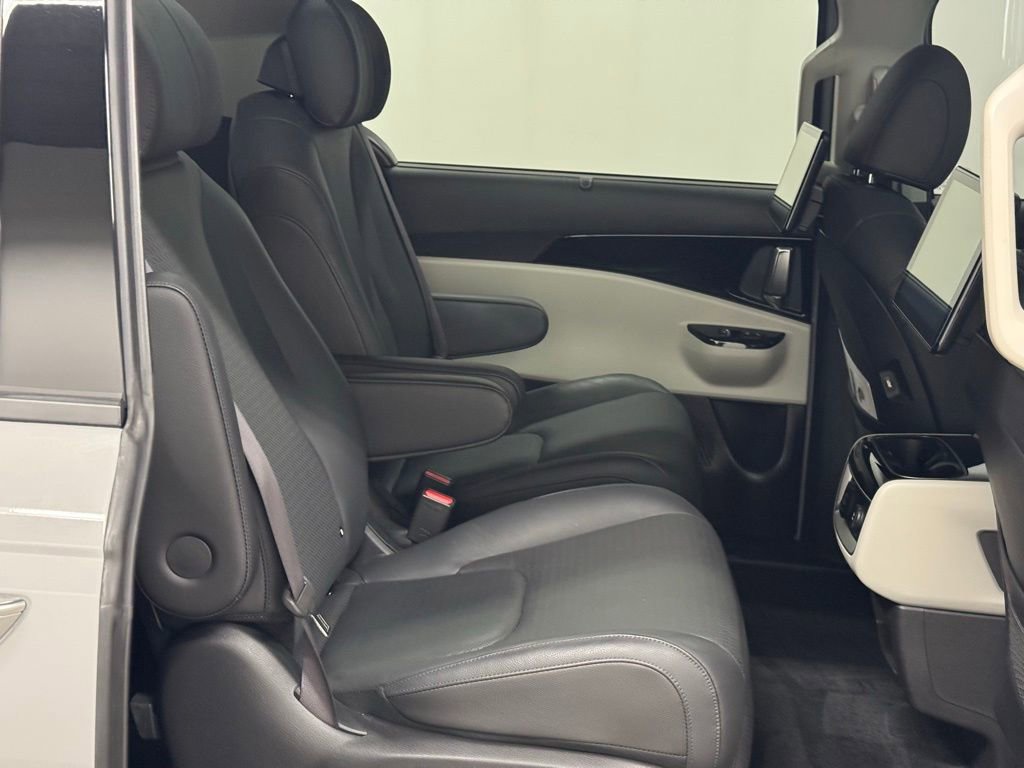 Used 2024 Kia Carnival SX Prestige image 32