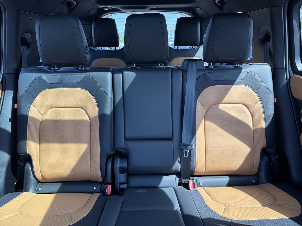 Used 2023 Land Rover Defender 130 X-Dynamic SE image 26