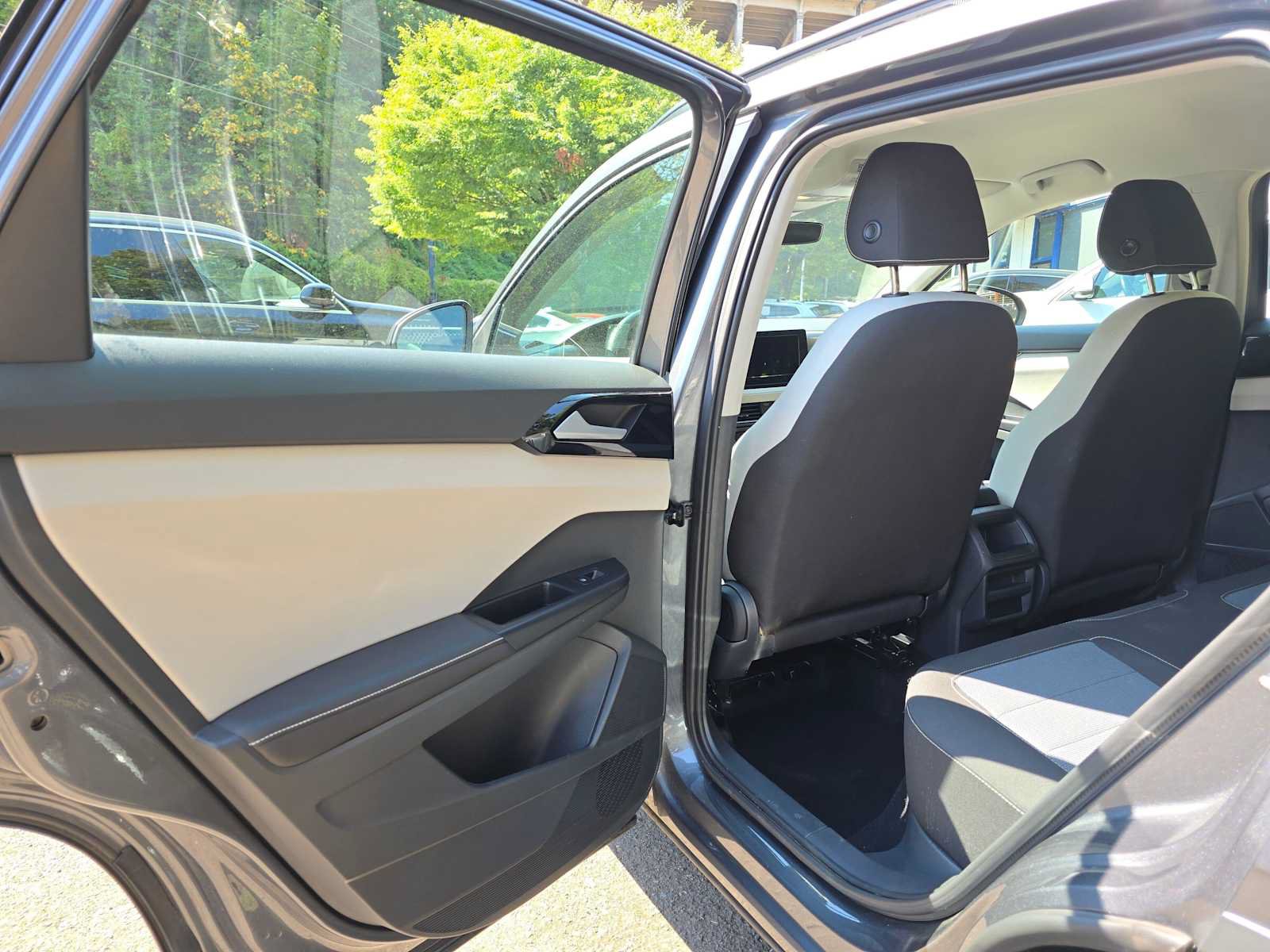 Used 2025 Volkswagen Taos S FWD image 15