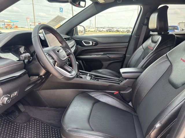 Used 2025 Jeep Compass Trailhawk image 2