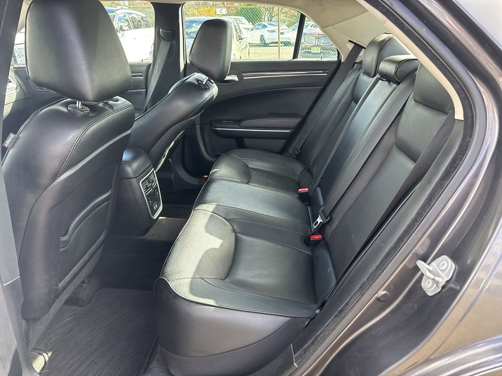 Used 2018 Chrysler 300 Limited w/ Safetytec Plus Group image 13