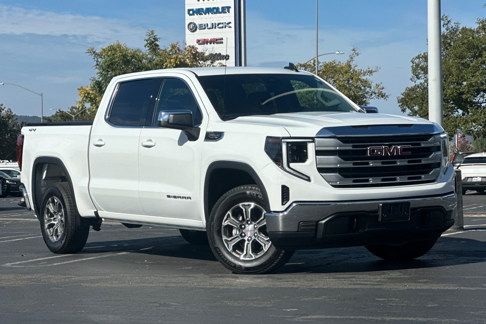 Used 2024 GMC Sierra 1500 SLE AWD/4WD image 2
